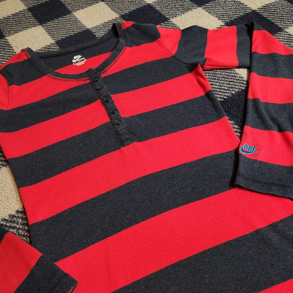 Y2k style nike henley size small